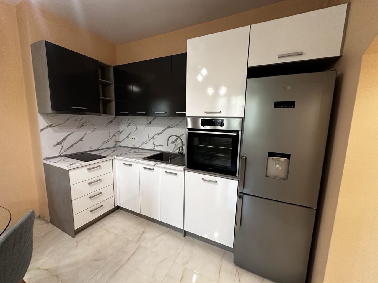 Дава се под наем Двустаен апартамент в Враца, Център - 50 кв.м за 331.5 € - Снимка #4