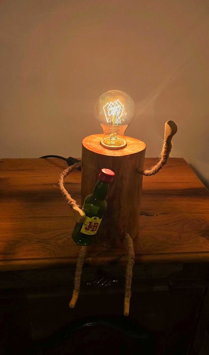 Lampa handmade cu cap de bec si chef de viata