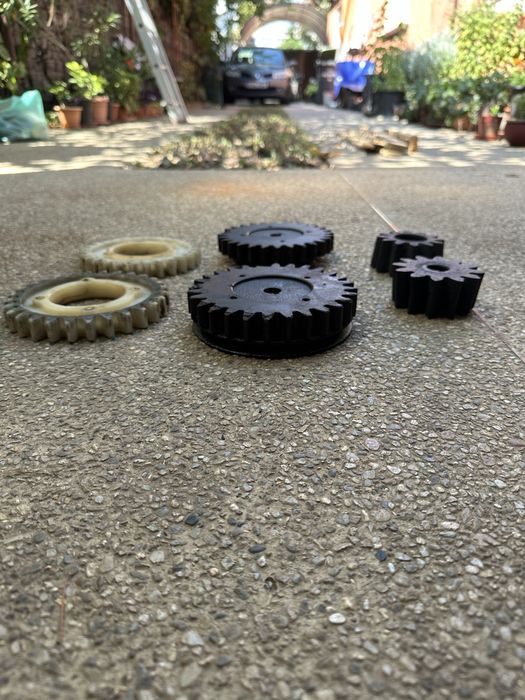 Roti dintate din metal,plastic si ebonita