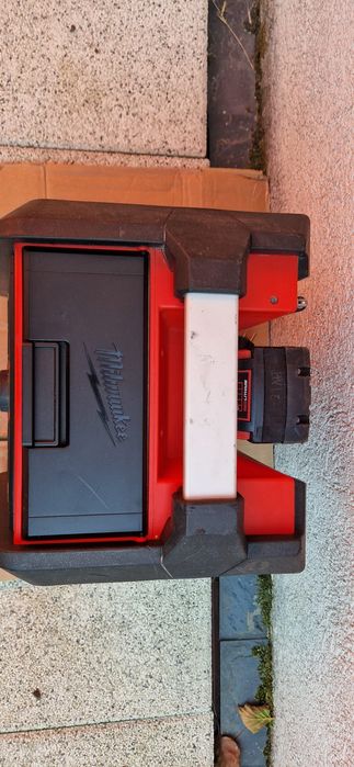 Milwaukee radio de santier pe acumulatori