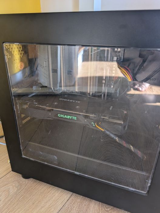 Компактен мощен компютър