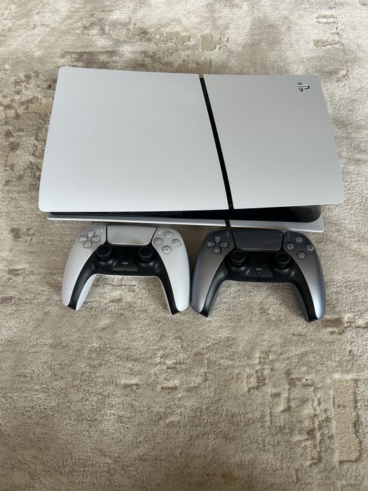 PlayStation 5 ca nou + 2 controllere