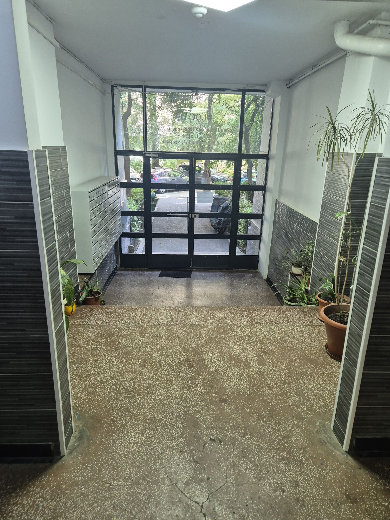 Vand apartament 3 camere crangasi giulesti 70 m