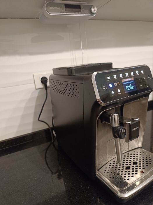 Vând espressor automat PHILLIPS seria 4300