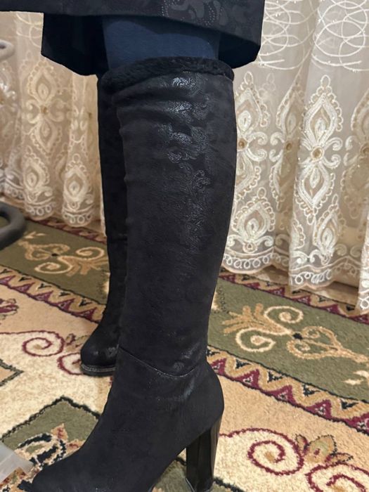 Пальто 250мын етик 250мын