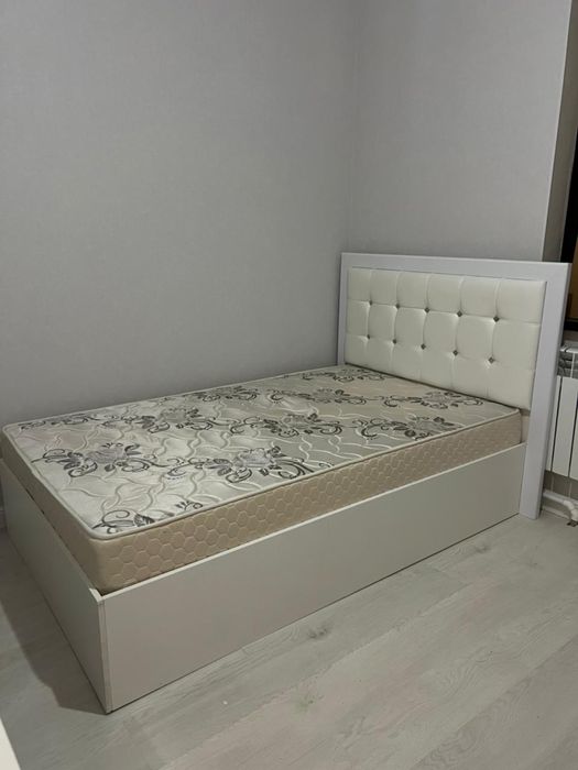 Продам кровать 1,5 местный