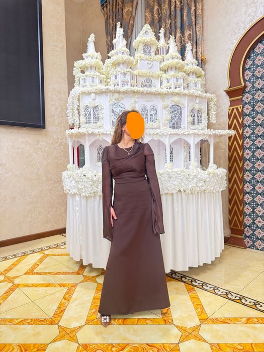 Очень красивое платье с необычными рукавами