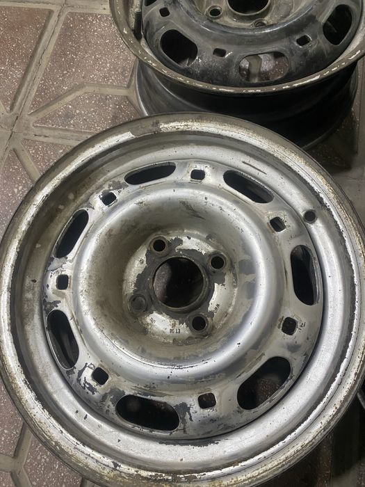 Есть диски от пассата б3 в оригинале