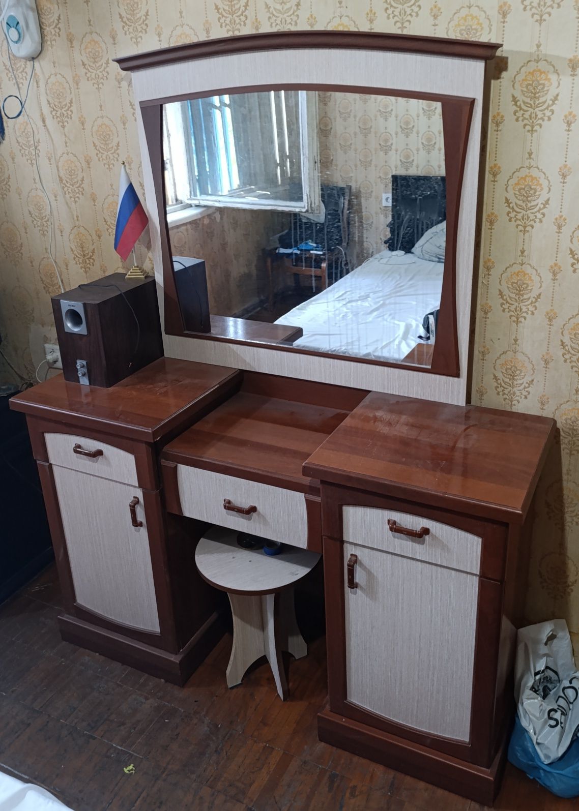 Трюмо в отличном состоянии