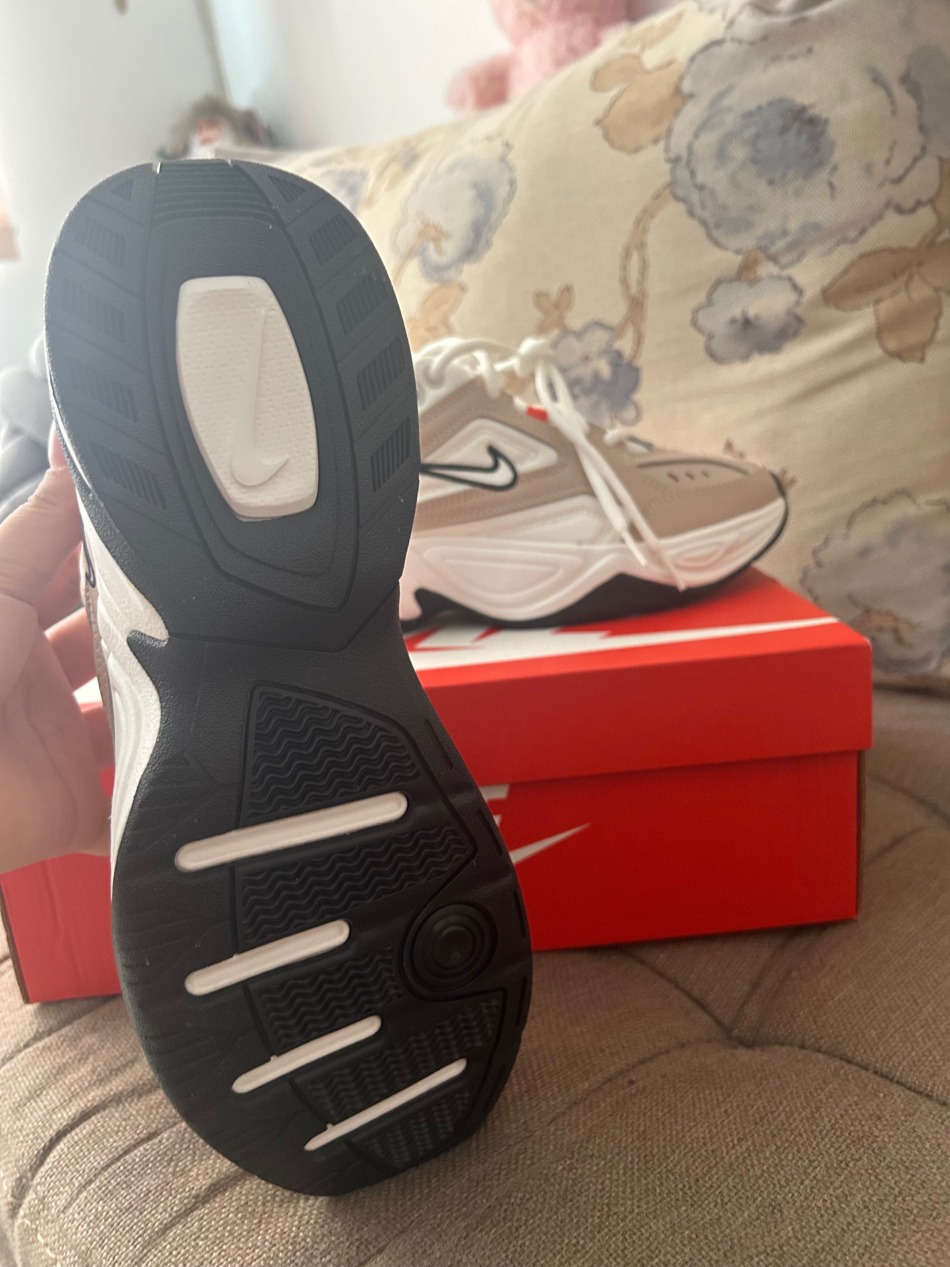 Маратонки Nike M2K Tekno