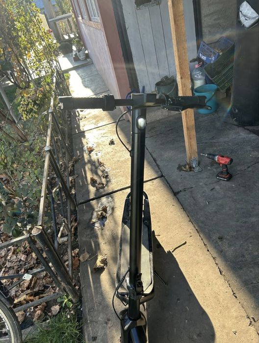 vând trotineta electrica în stare perfecta