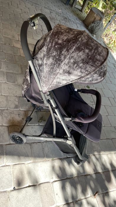 Продам коляску прогулочную как для девочки и мальчику подайдет