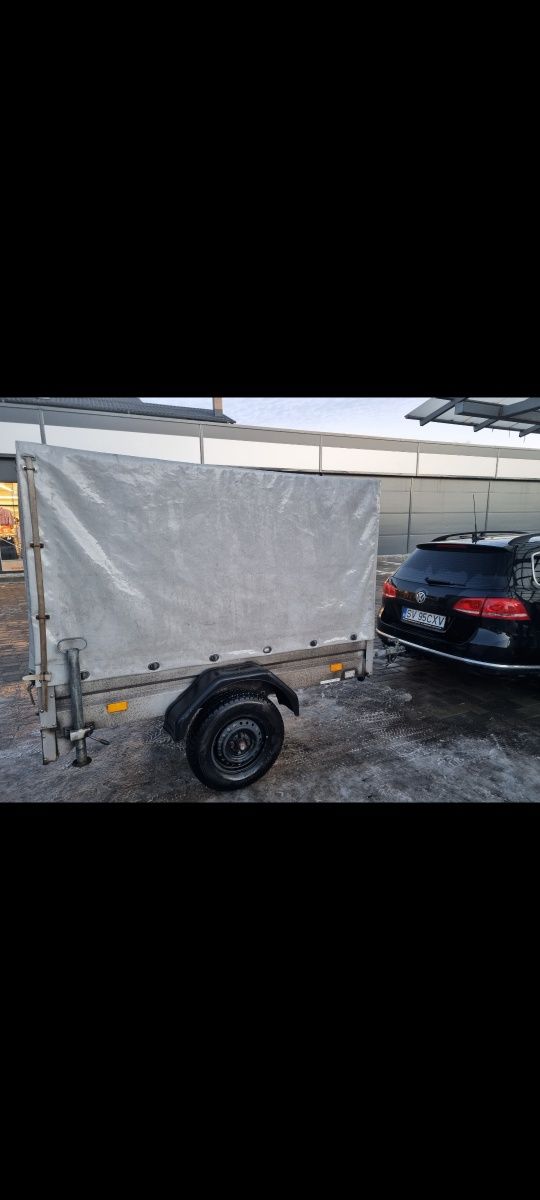 Remorca auto Humbaur Germania.