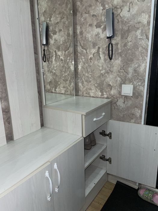 Шкаф в прихожей