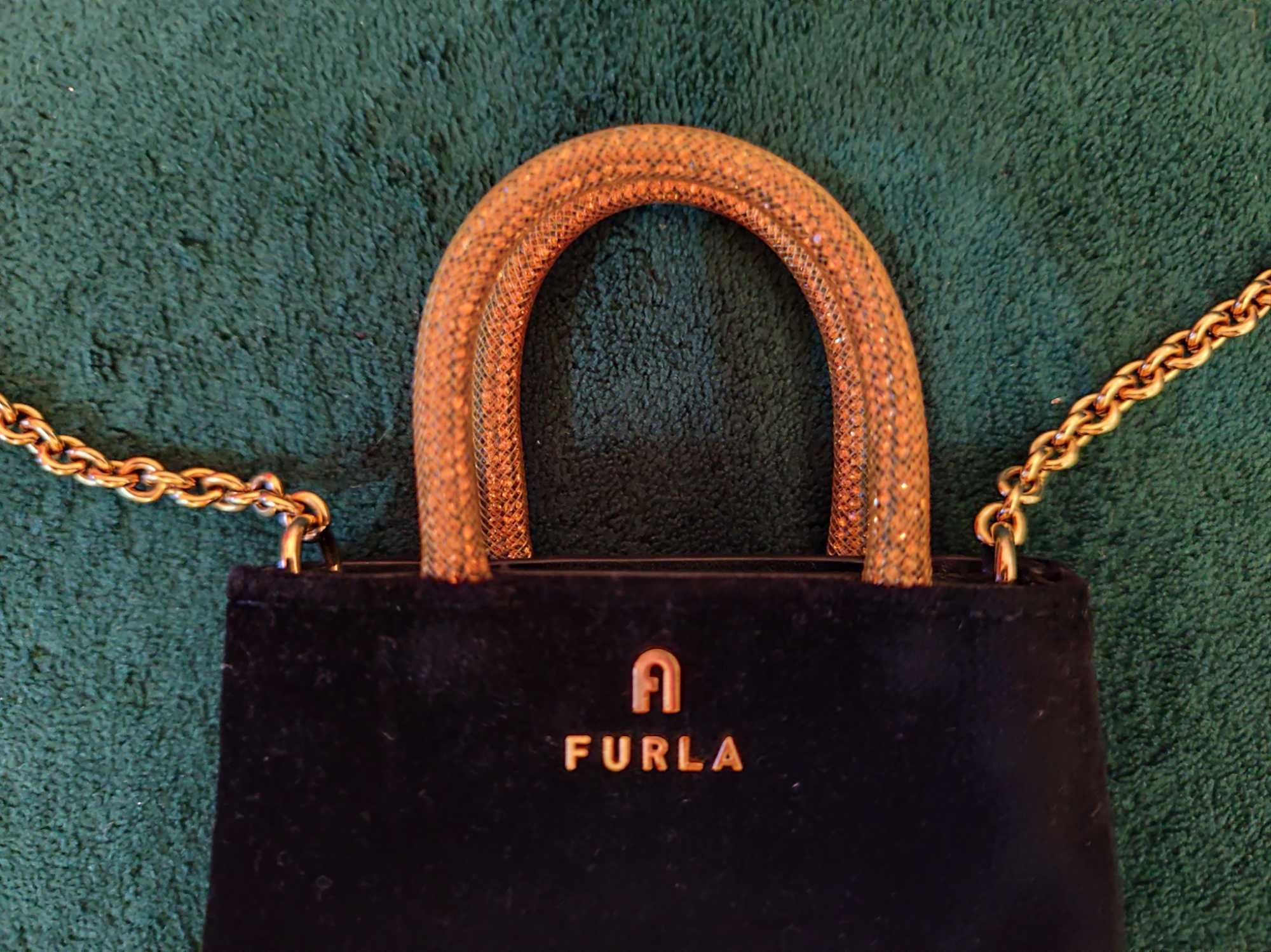 Черна парти чантичка от велур на Furla