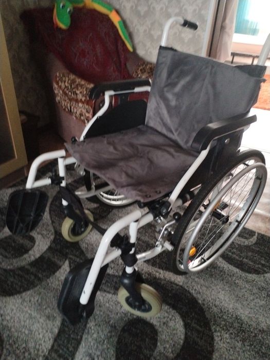 Коляска прогулочная инвалидная 48 ширена .