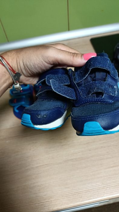 Vând pantofi sport băieți Nike măr 21