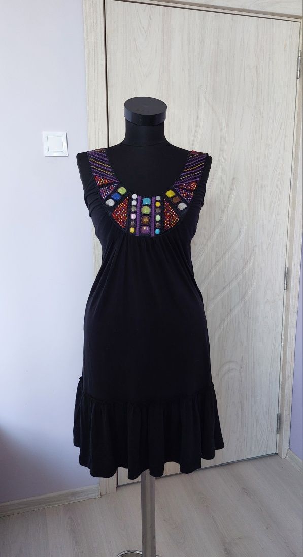 Официална черна лятна рокля с цветен мотив (Rodin Hills)