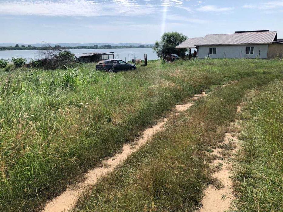 Teren cu iesire la Dunare