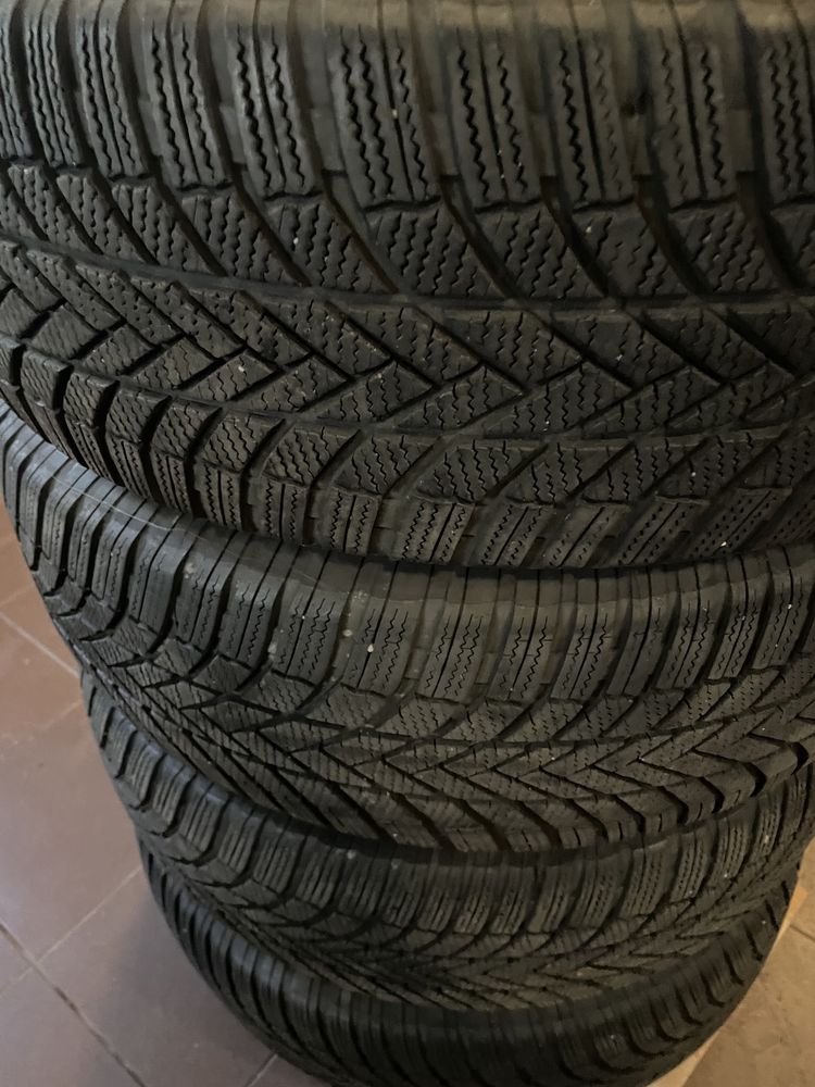 Set 4 cauciucuri Iarna 255/65 17" Bridgestone