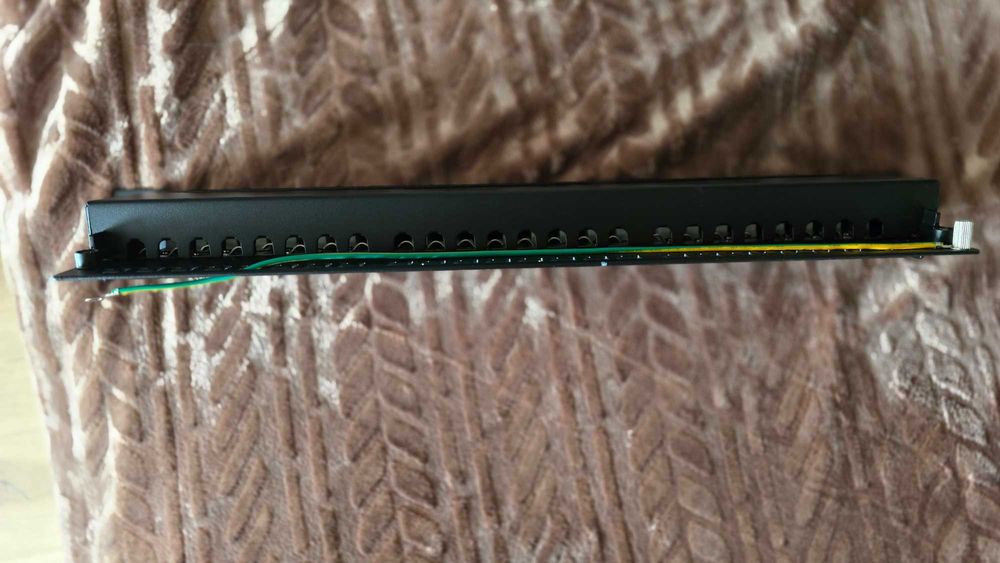 Vând 2 patch panel 1U 24xSTP cat 6a