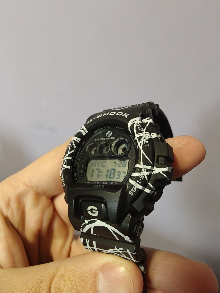 Часовник Casio G-Shock GD-X6900FTR-1 Futura