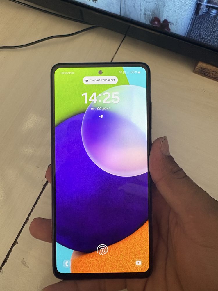SAMSUNG a 52  surochni sotiladi