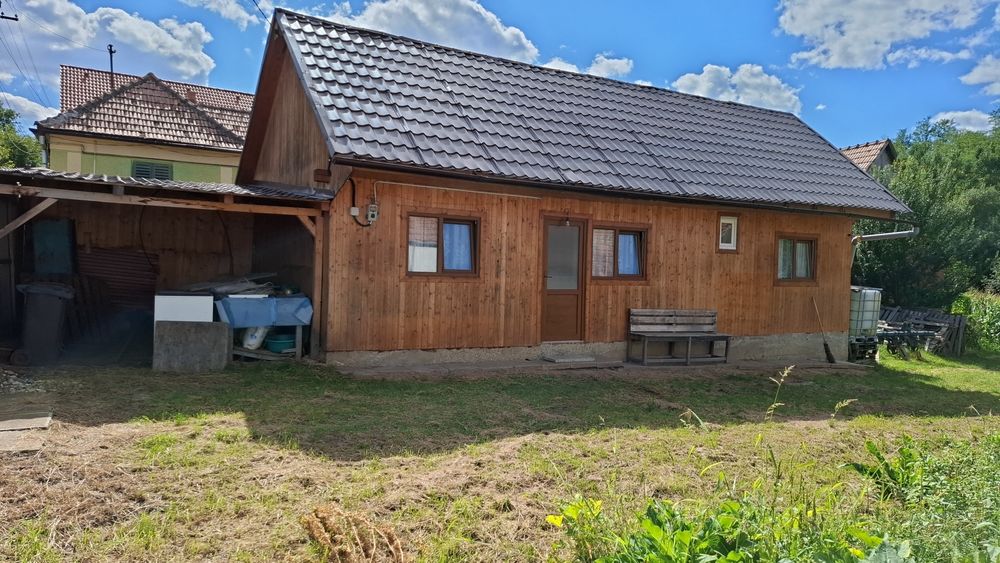 Vînd sau anchiriez cabană la slimnic teren 1287 metri intravilant