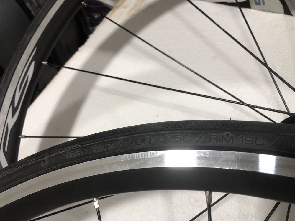 Капли Shimano  WH-RS 100 + гуми Vittoria Zaffiro Pro V 700x25