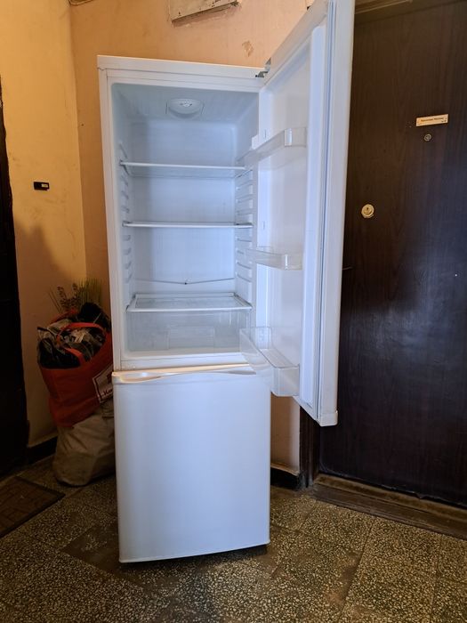 Хладилник с фризер