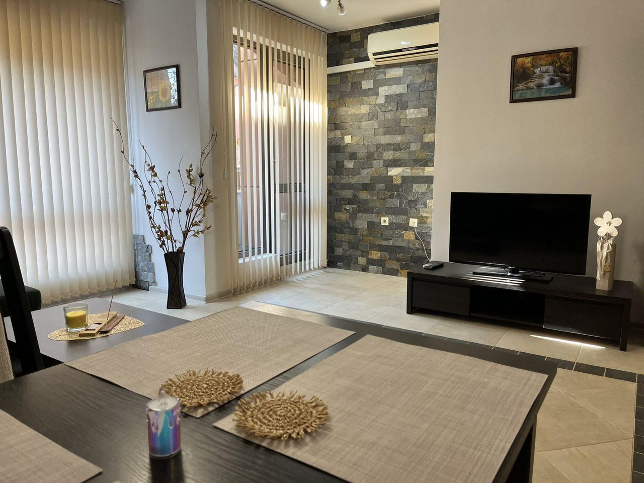 Дава се под наем Тристаен апартамент в Пловдив, Кършияка - 115 кв.м за 525 € - Снимка #2