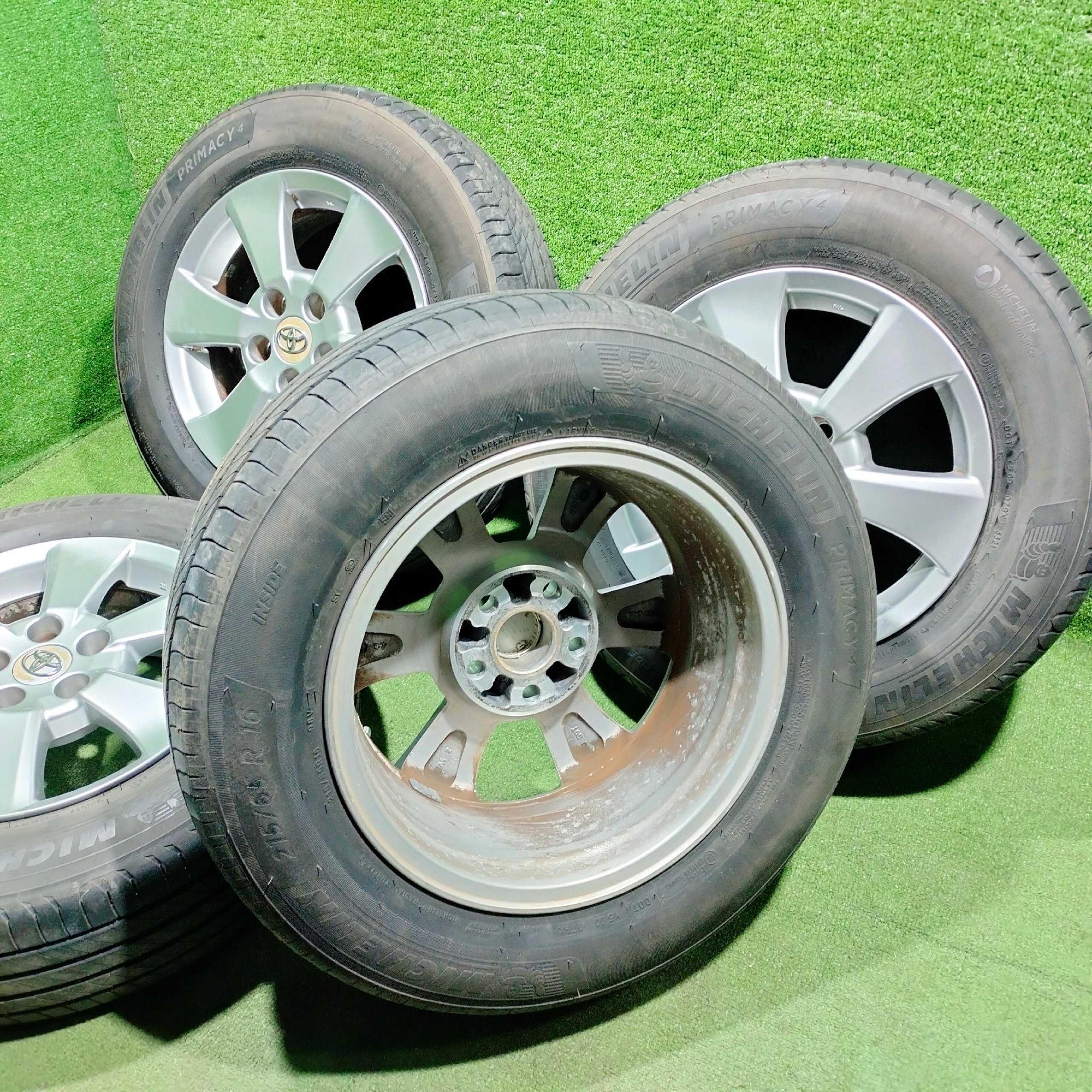 Продам Диск с шинами Michelin на Toyota Alphard 215/65R16 летний
