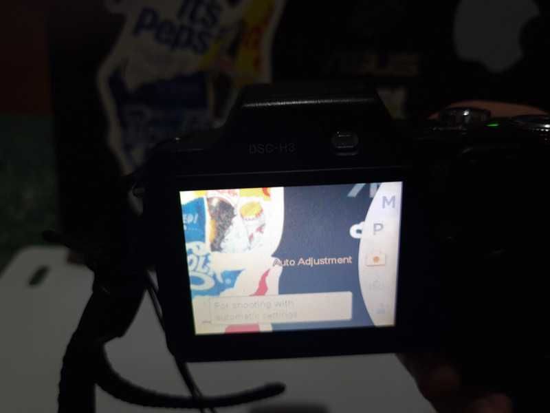 Sony Cyber-Shot DSC-H3 – Zoom 10×, stare bună + accesorii