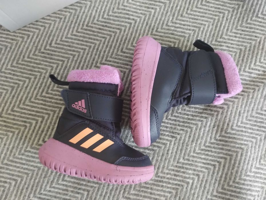 Adidas топли ботушки номер 20