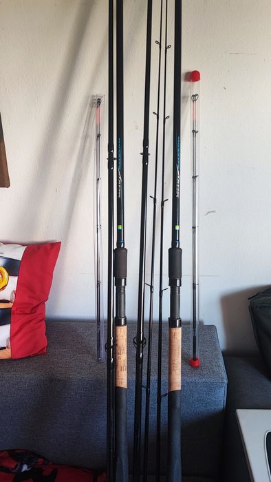 Se scot la vinzare 2 feedere preston,lungime 4 m