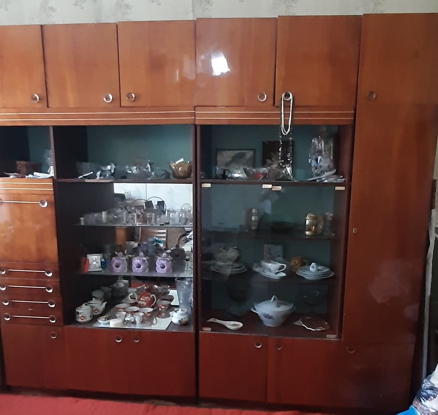 Продам советскую стенку.