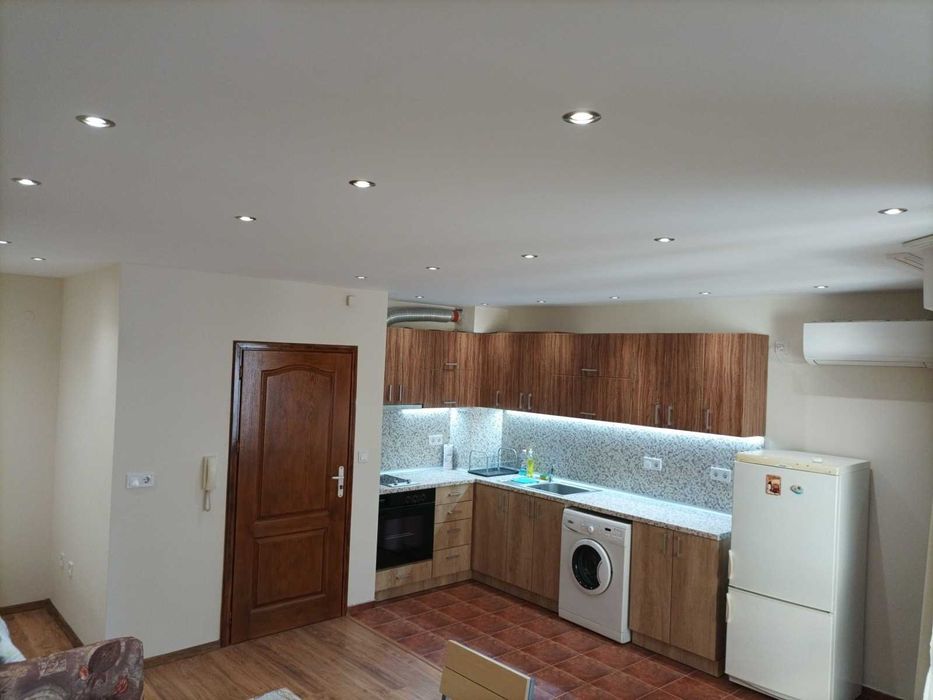 Дава се под наем Едностаен апартамент в Бургас, Възраждане - 42 кв.м за 300 € - Снимка #2