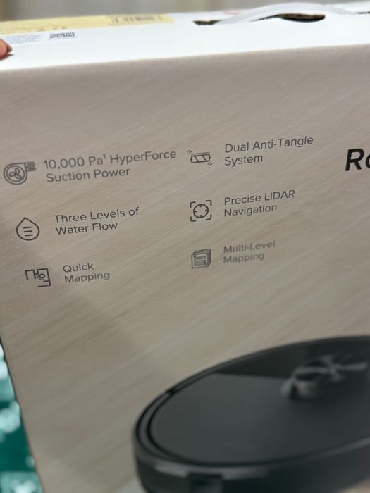 Robot aspirator curățenie