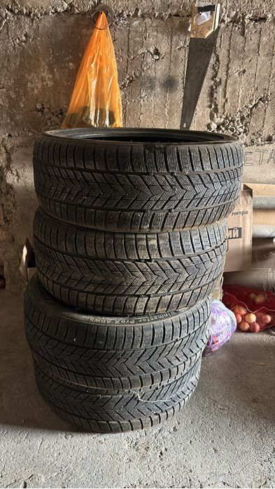 Шины комплект 245/40/R20