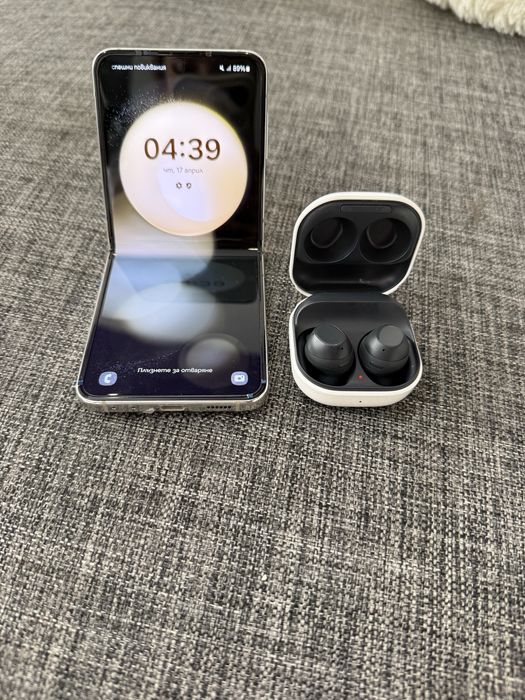 Samsng Galaxy ZFlip 5, 512 GB с подарък слушалки SAMSUNG GALAXY BUDS