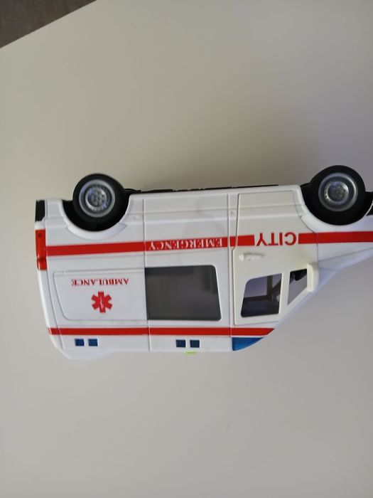 Jucărie ambulanta