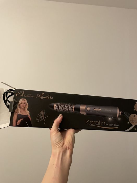 Uscator de par/perie de par cu aer cald