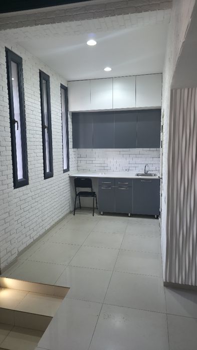 1 этаж с подвалом Евроремонт проходимость людей большая