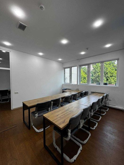 Офисная мебель: столы и стулья для учебных центров (новые)