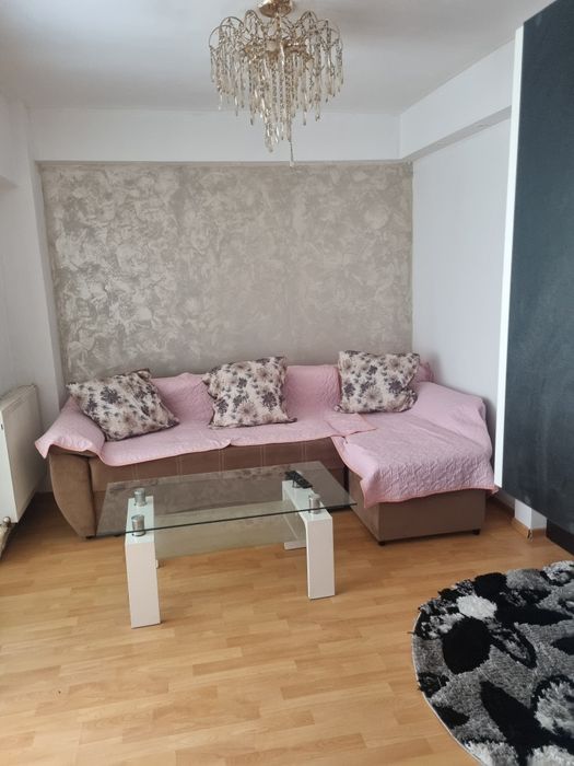 Închiriez apartament