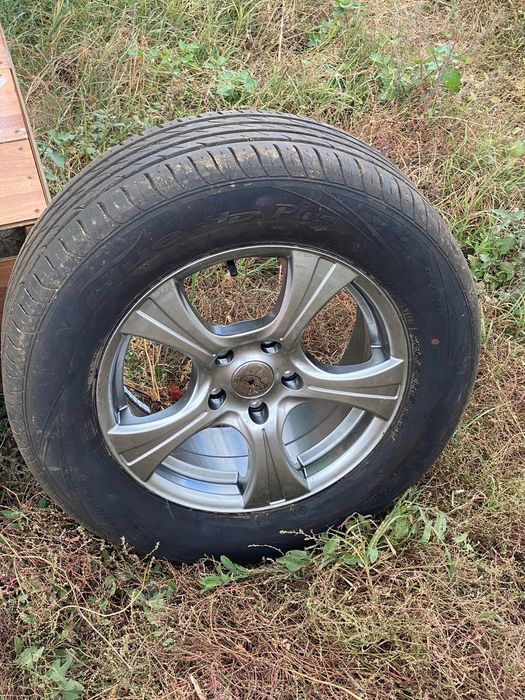 Vând roți suv cu anvelope vara