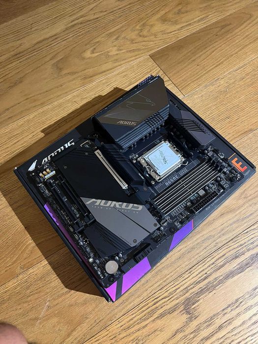 Placa de baza GIGABYTE B650E Aorus Master