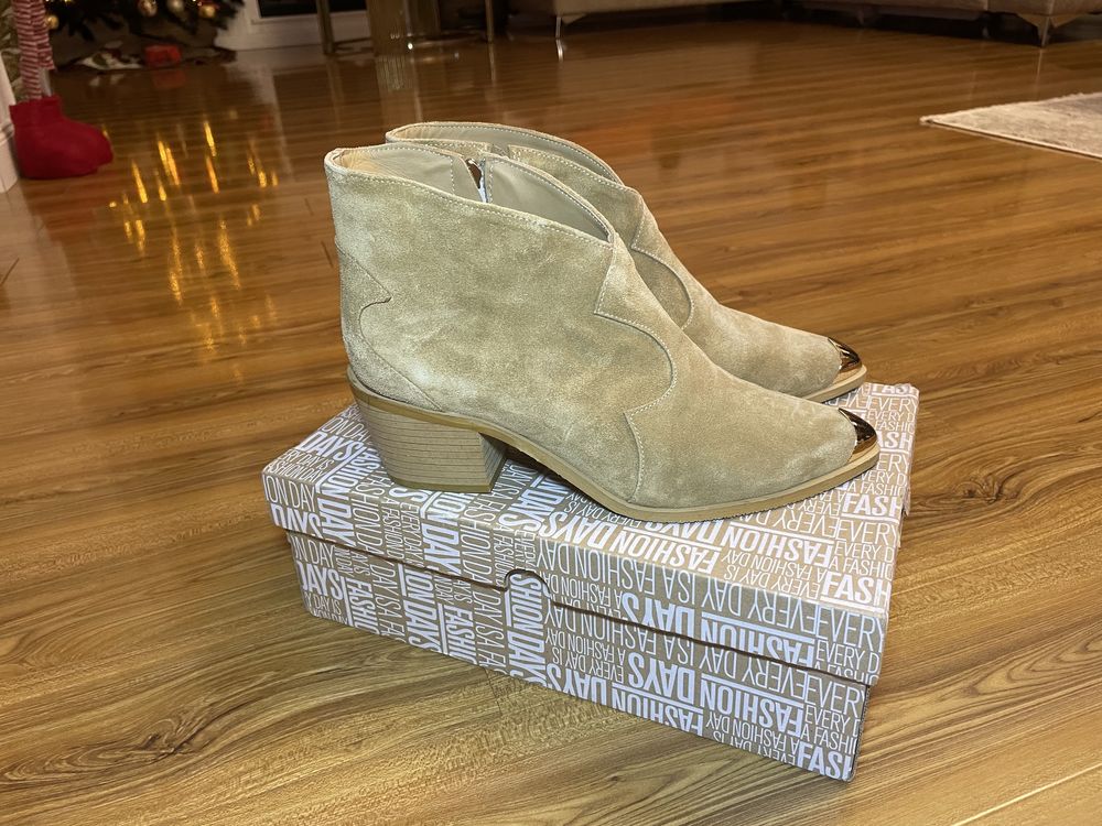 Botine piele întoarsă