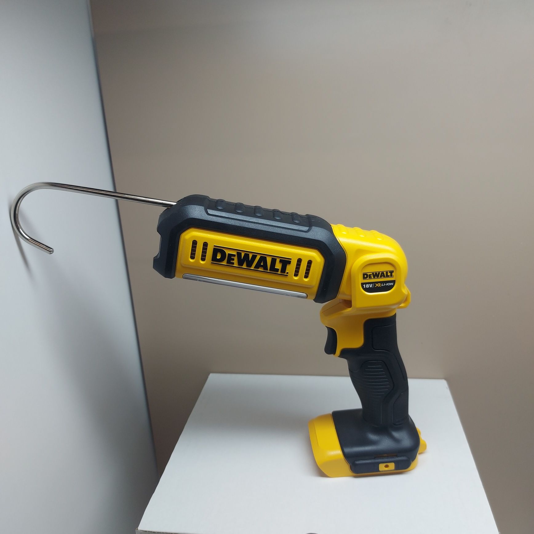 ПРОМОЦИЯ.Led фенер Dewalt DCL050