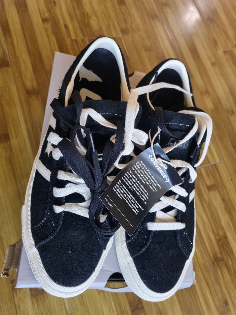 Tenisi CONVERSE. NR 42 , NOI ,cu eticheta
